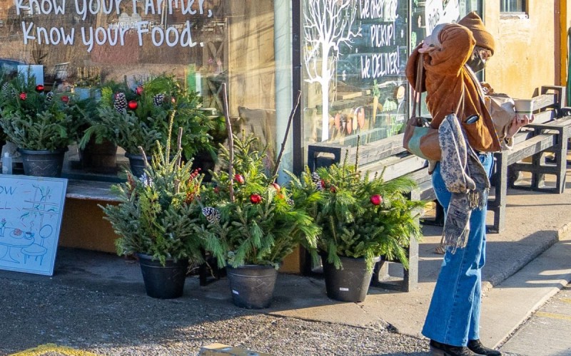 Argus Farm Stop. 325 W. Liberty Ann Arbor, MI
Know your Farmer, Know your food. Argus Farm Stop. 325 W. Liberty Ann Arbor, MI Know your Farmer, Know your food.